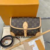 新款 现货 LV路易威登 DIANE经典 老花法棍腋下单肩斜挎包芯片款