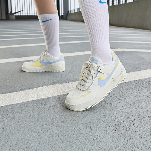 Nike耐克空军一号平底女子运动鞋