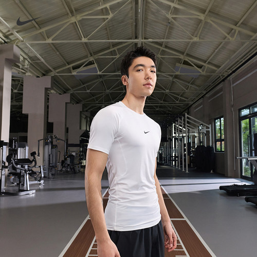 Nike耐克PRO男紧身短袖训练上衣
