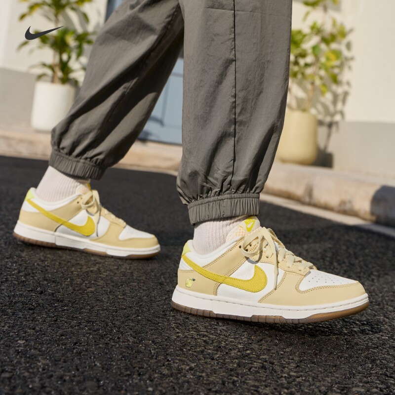 耐克女子平底运动鞋夏季新款胶底低帮板鞋NIKE DUNK LOW DJ6902