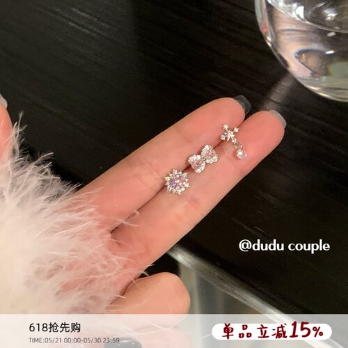 嘟嘟夫妇爆闪雪花满钻耳骨钉医用钛钢睡觉免摘平底蝴蝶结耳蜗钉女