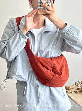 休闲斜挎松弛感运动健身包尼龙单肩大包包瑜伽饺子包通勤帆布包女