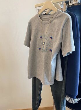 广州十三行高货灰色正肩短袖t恤女夏韩系宽松减龄刺绣上衣超好看