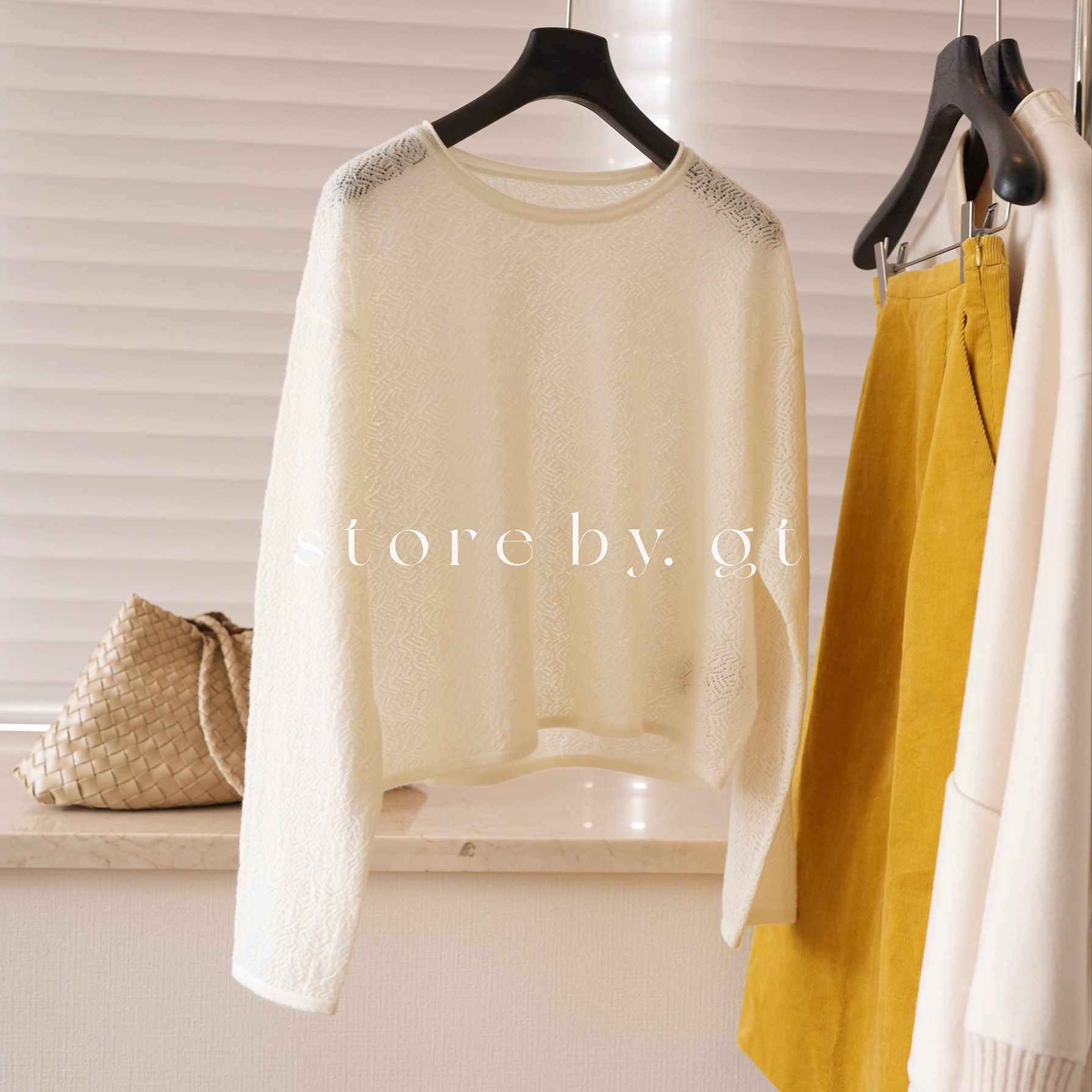 100%山羊绒微镂空短款圆领上衣