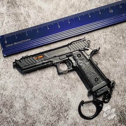 1:3比例疾速追杀TTIVIPER蝮蛇枪模钥匙扣塑料玩具拆卸不可射STING
