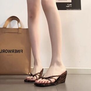 夏天凉鞋 高跟坡跟拖鞋 子晚风女细带夹趾豹纹法式 鞋 外穿2025年新款