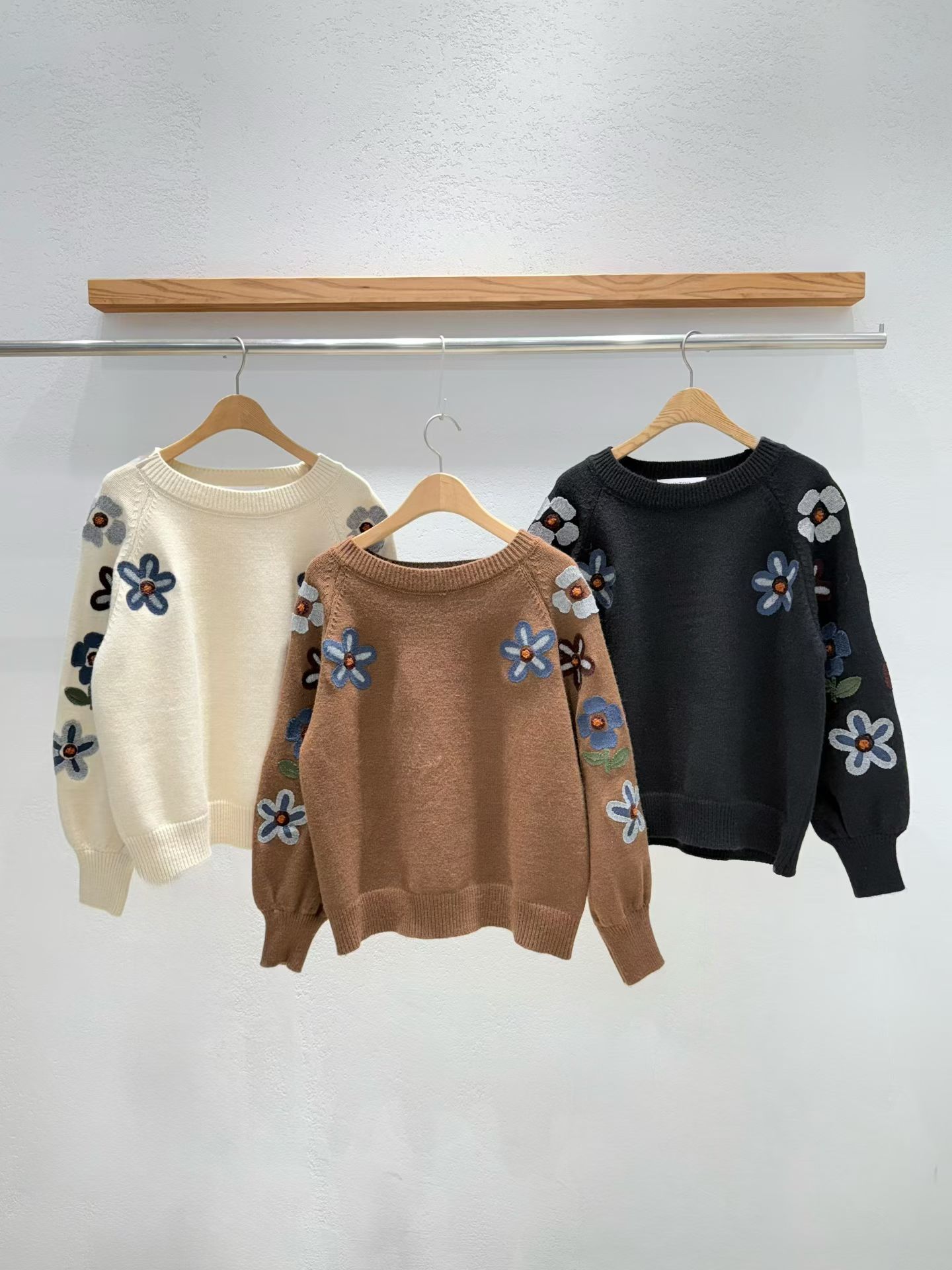 韩国东大门2025冬季新品INTRO时尚百搭宽松花朵针织衫毛衣女