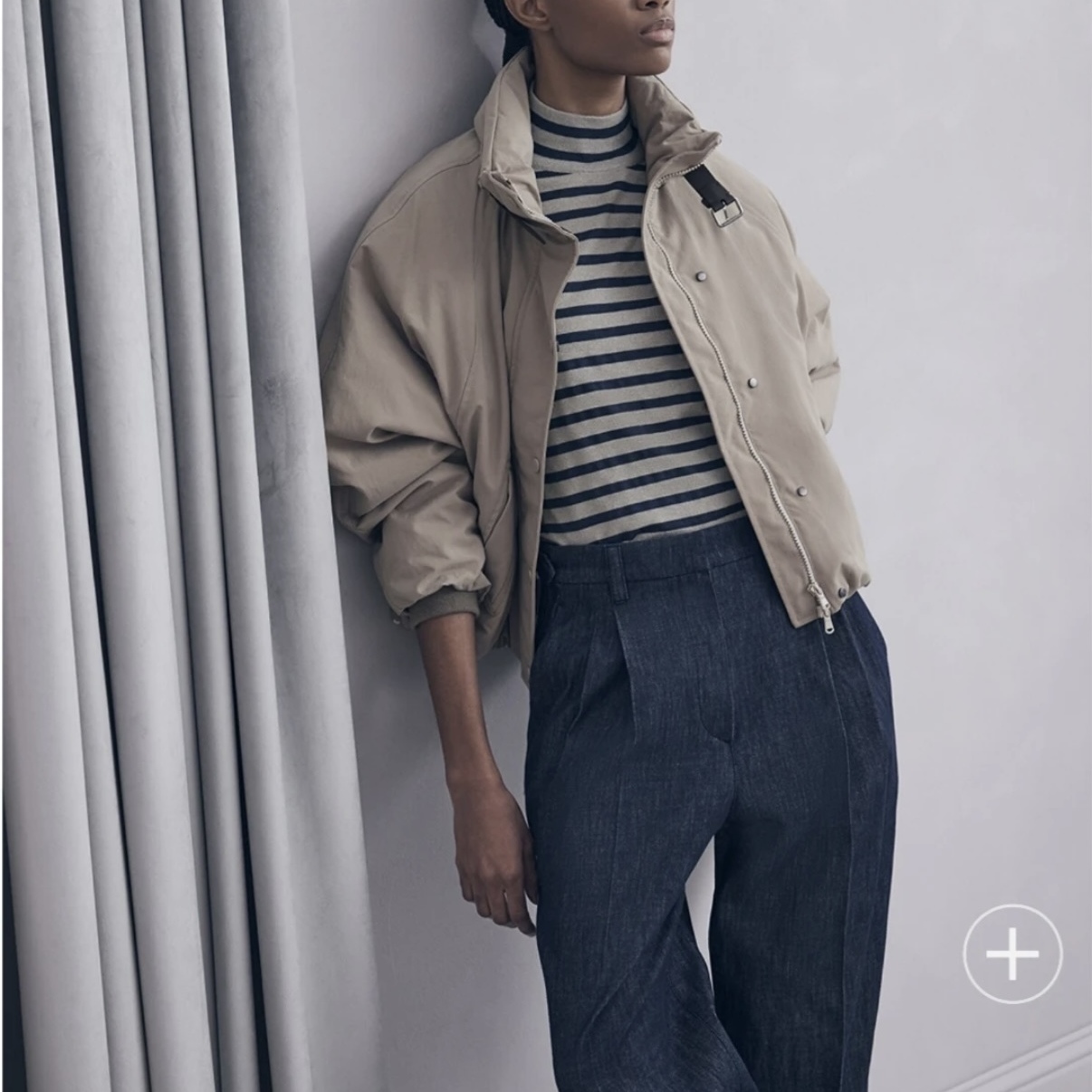 BC领口皮带装饰短款羽绒服