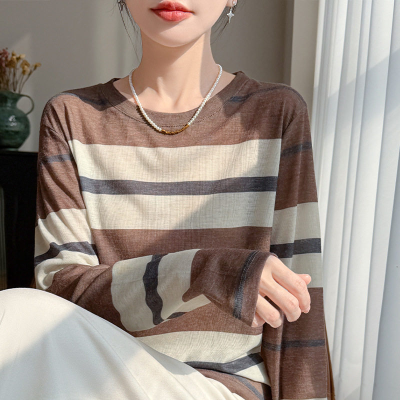 胖mm又a又飒上衣2026春夏季新款短款宽松圆领条纹防晒打底衫女款