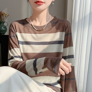 胖mm又a又飒上衣女款2026春夏季新款短款宽松圆领条纹防晒打底衫