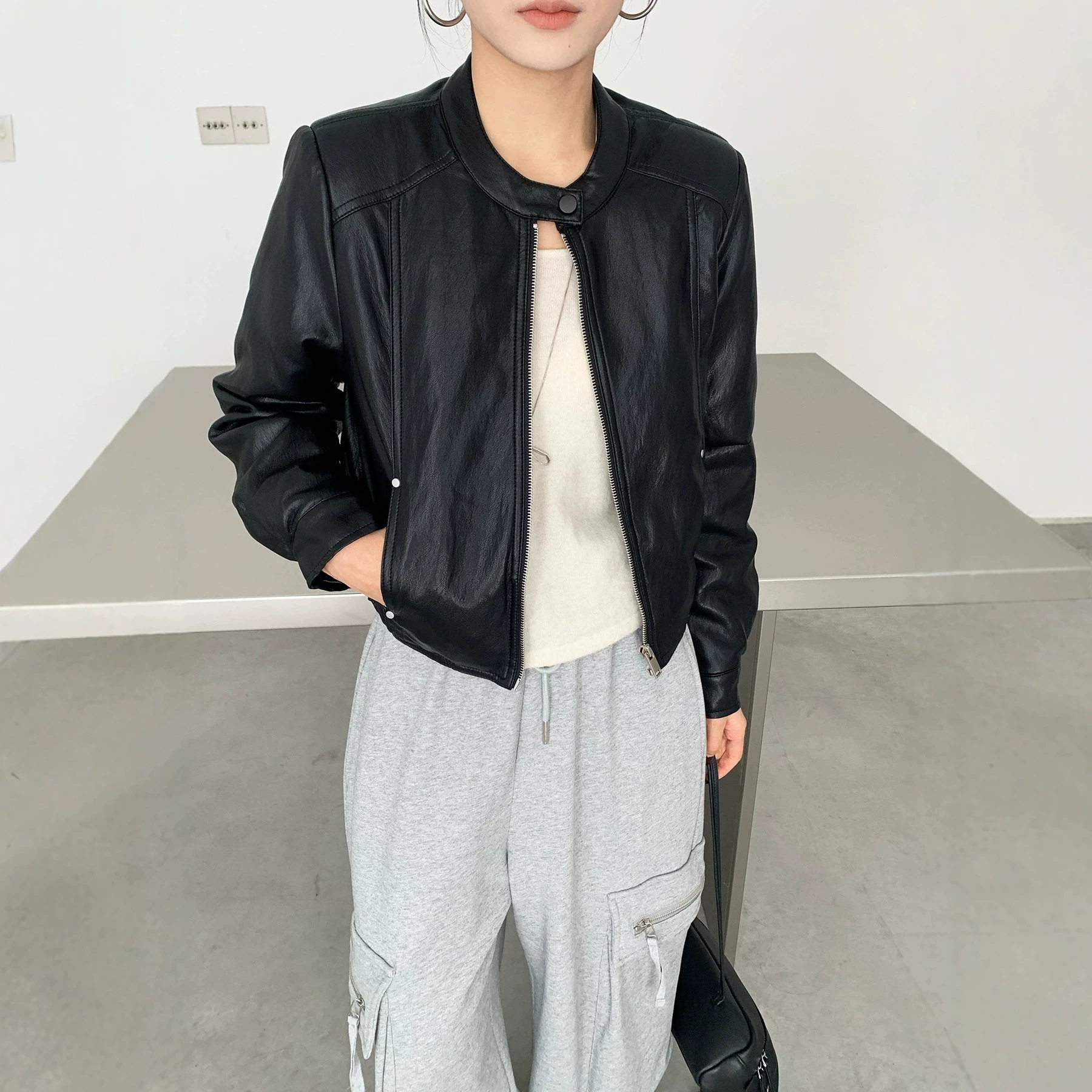 漂亮加厚加绒短款皮衣外套女款2026冬季新款修身显瘦韩版pu皮夹克
