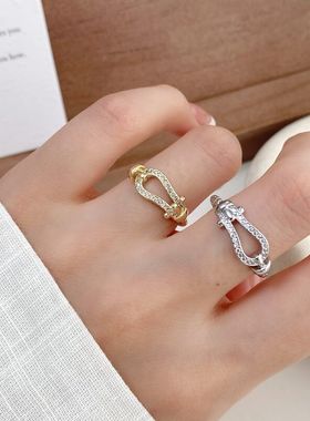 小某书同款马蹄扣银戒指女轻奢感防掉色金色镶嵌锆石麻花扭绳指环