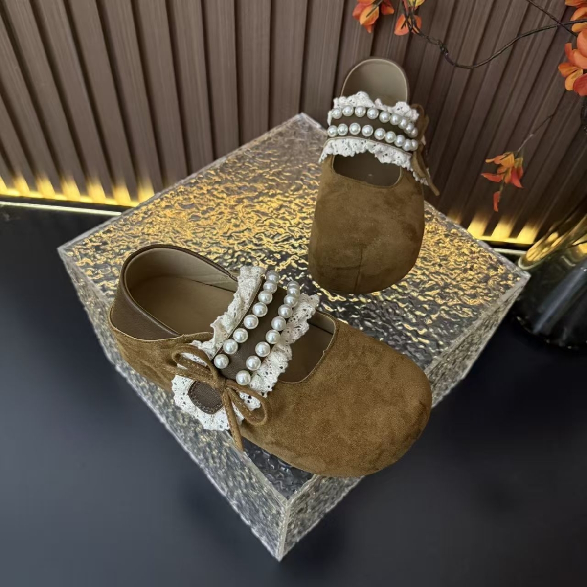 2025年秋季新款时尚简约风珍珠厚底洋气增高软底圆头半包拖鞋