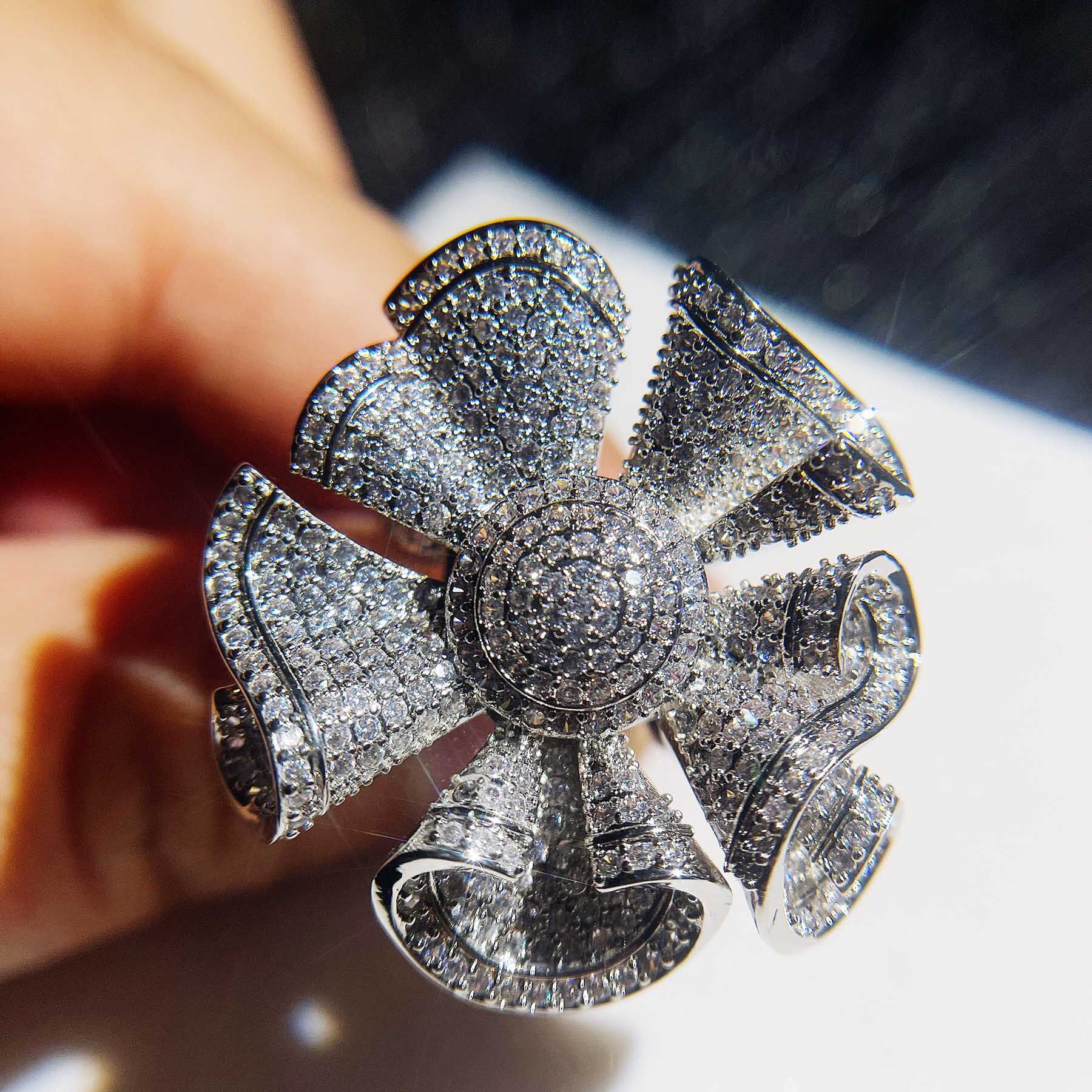THERE IS A RICE [FLOWER HEAVY INDUSTRY EIGHT HEARTS AND EIGHT ARROWS RING BRACELET] EUROPEAN AND AMERICAN JEWELRY DESIGN MICRO INLAID DIAMONDS OPEN BRACELET