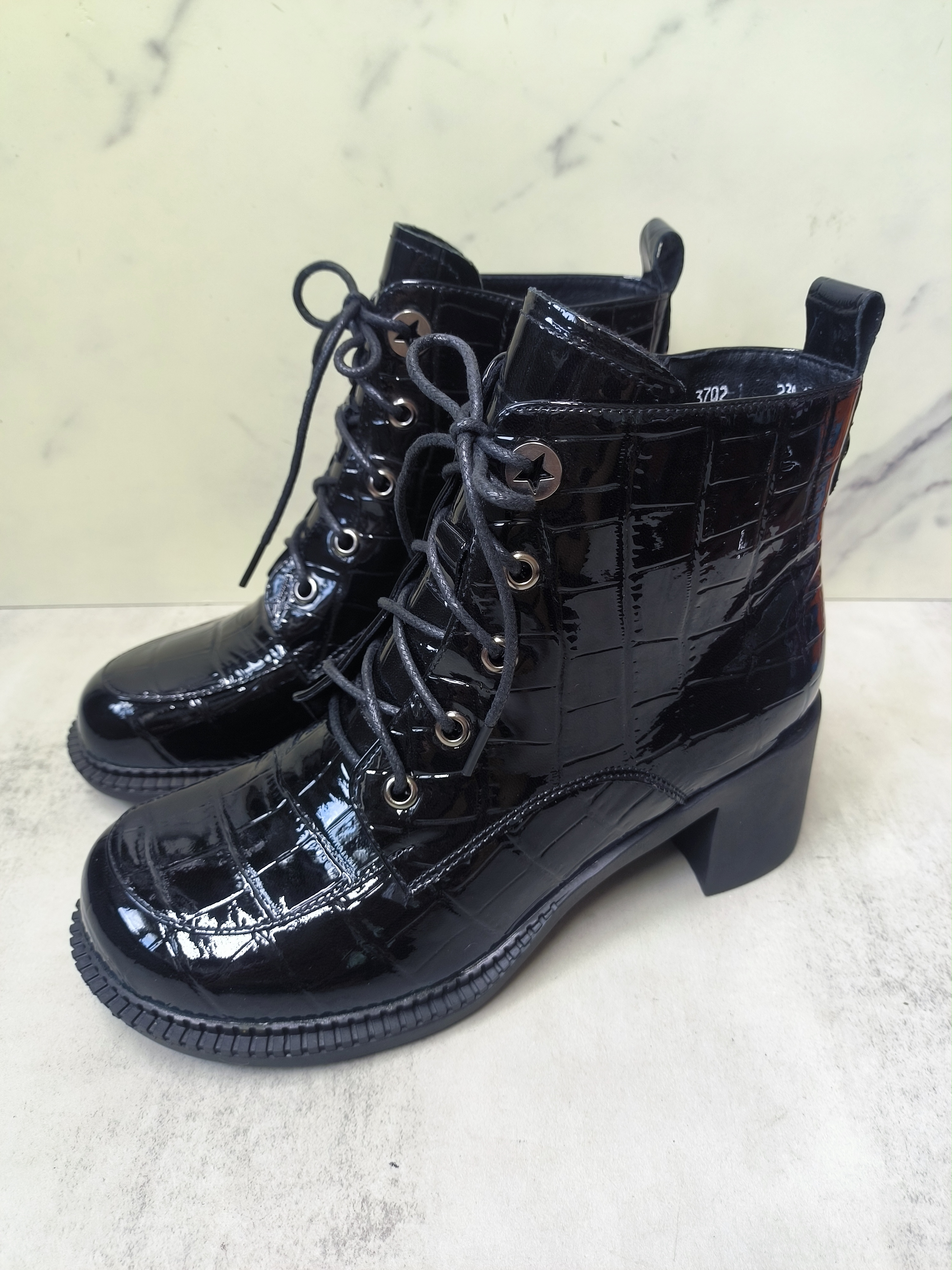 商场撤柜断码圆头软底真皮交叉绑带侧拉链英伦风马丁靴妈妈鞋女