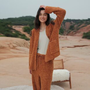 朵朵可可睡衣女秋冬新款时尚羽毛绒V领长袖加厚珊瑚绒家居服套装
