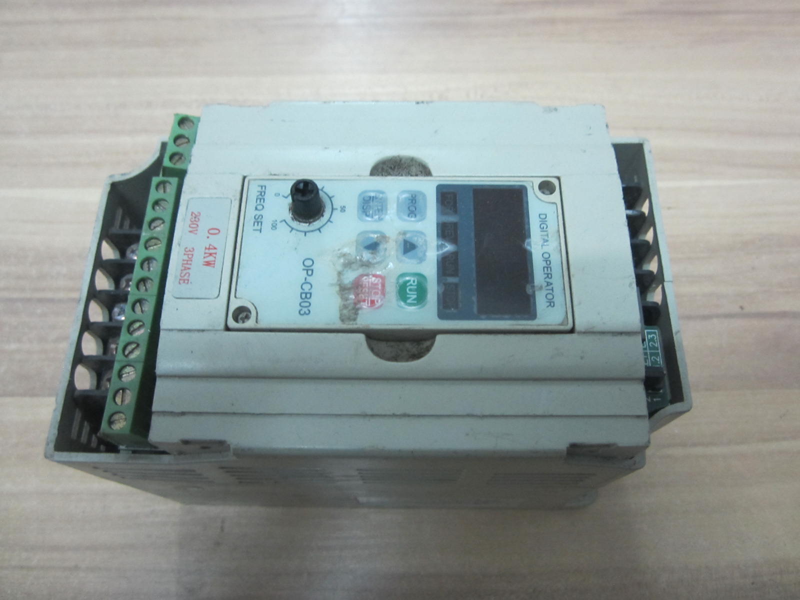 二手变频器 TLC2-04C 220V 400W 0.4KW 测试包好 少盖