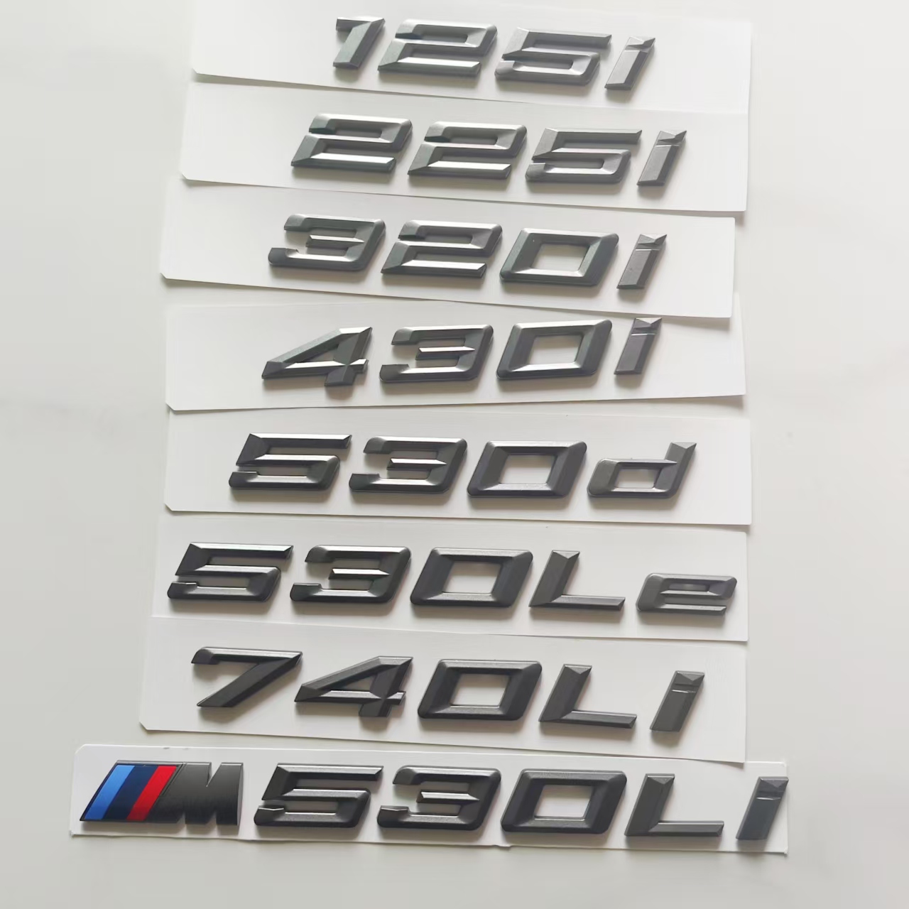 适用宝马1系3系5系7系车标改装M330Li530Li铈灰色246系排量后尾标