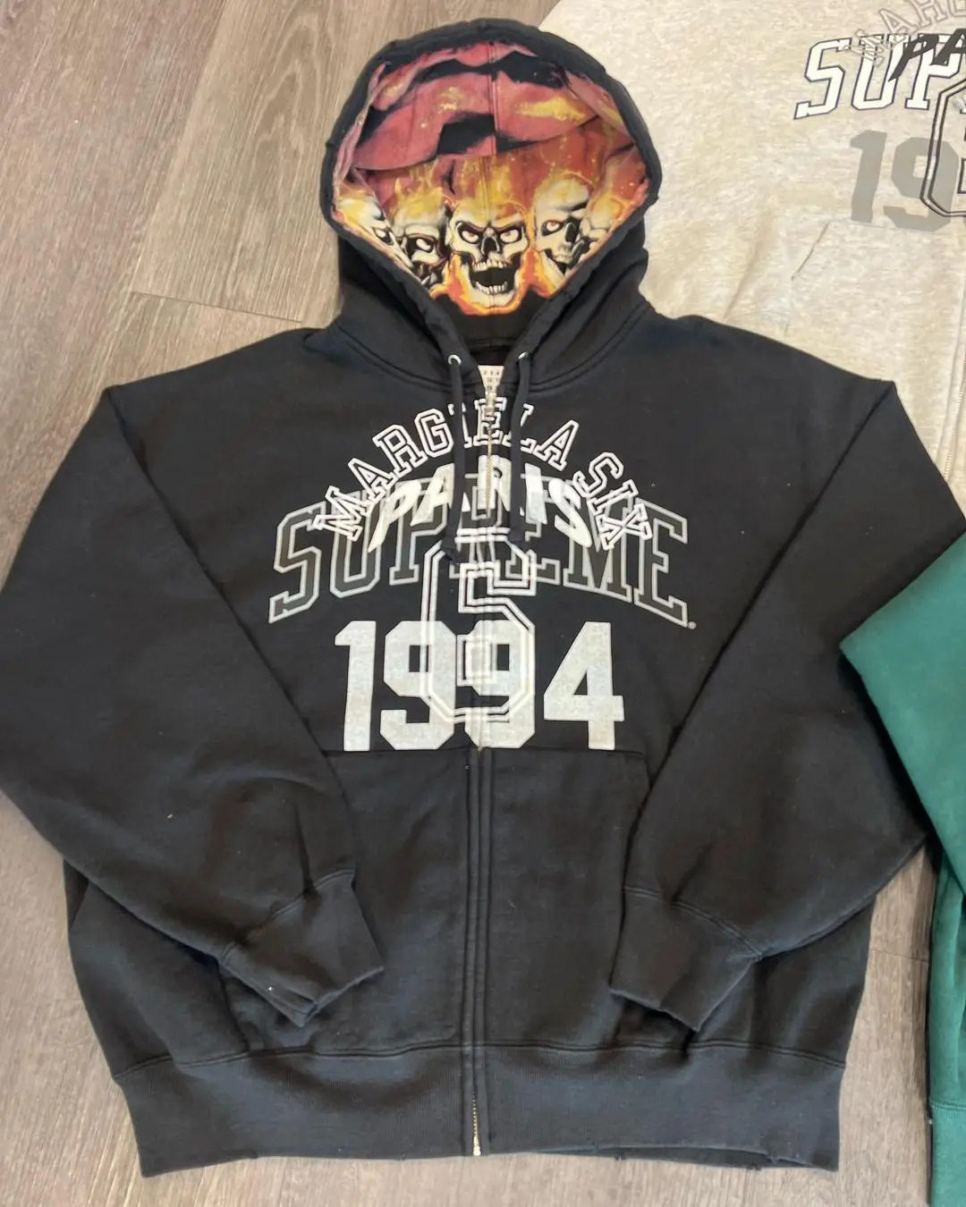 A new 2024 zipper across the border, a new Y2K t-shirt from the 1994 English-language twilight collection.