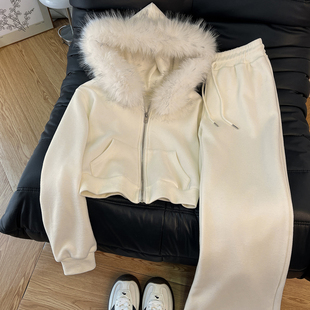 舒服到炸裂!冬季毛领连帽卫衣女休闲阔腿裤长期主义通勤穿搭套装