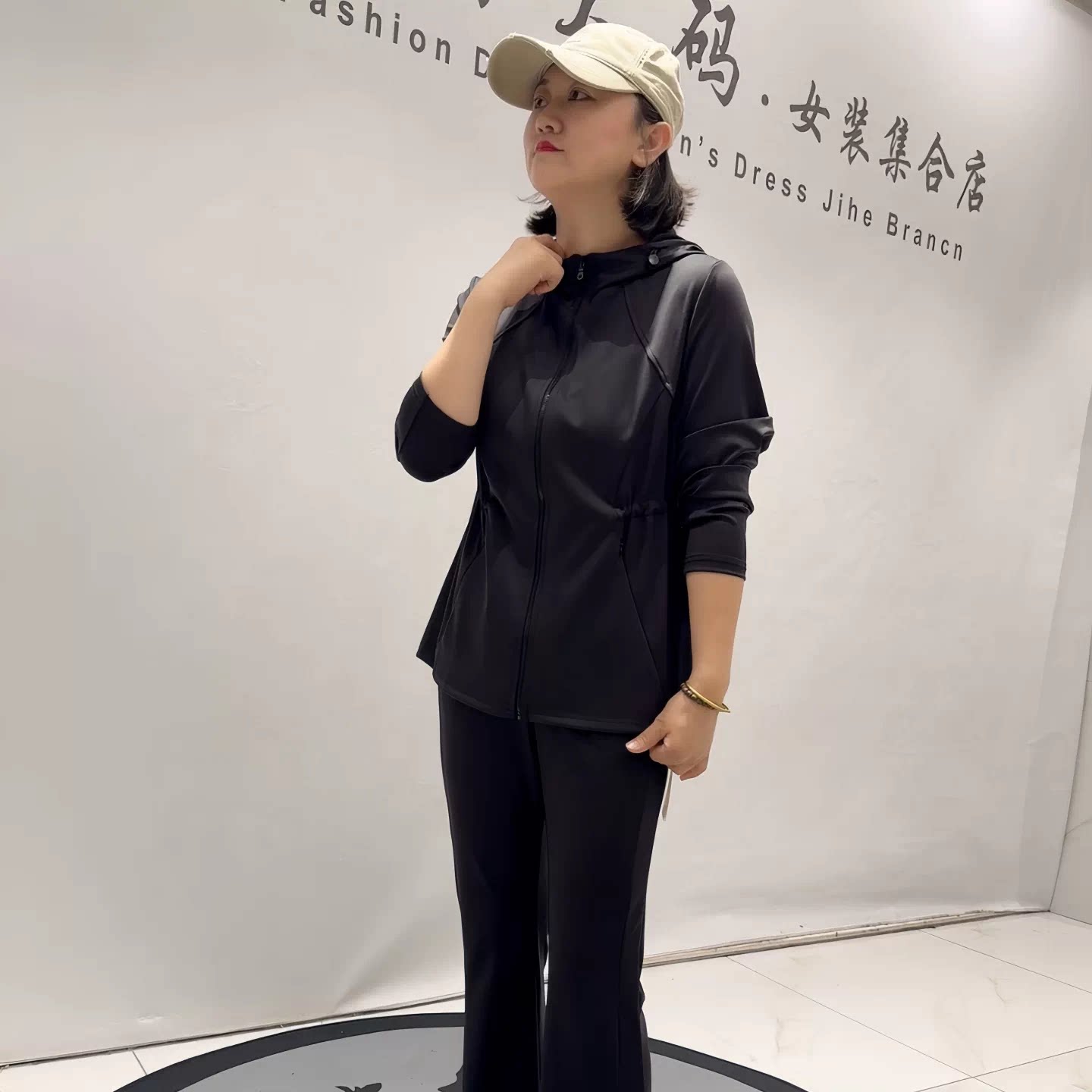 5383芮娜依莲秋季新款欧货连帽外套加大码女装胖妹妹显瘦减龄开衫