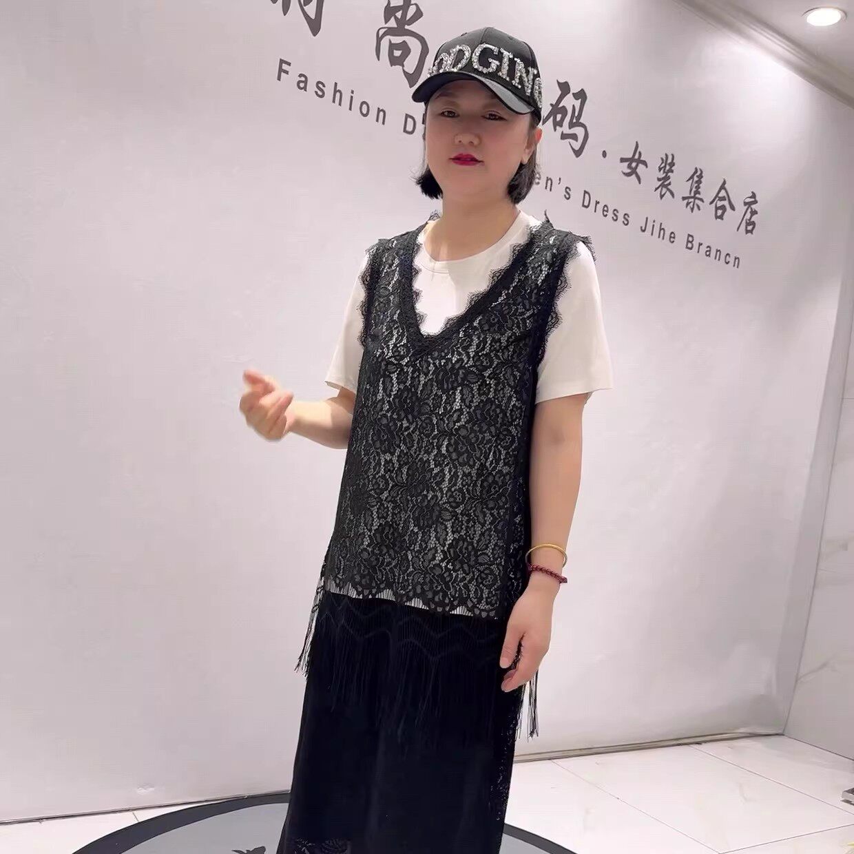 1951芮娜依莲夏季新款欧货蕾丝流苏马夹搭T恤两件套大码女装上衣