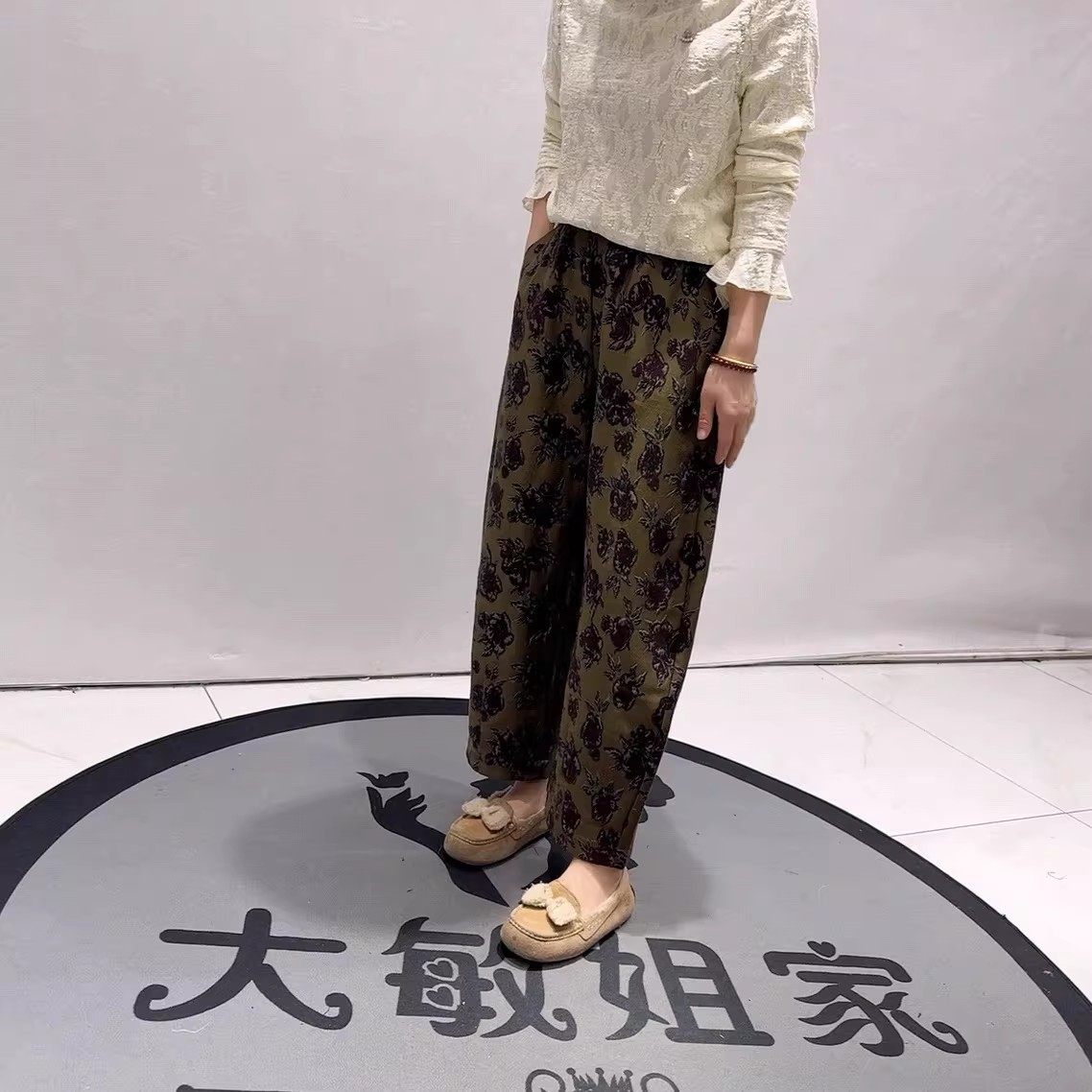 2045芮娜依莲蓝鲸之吻年货春款欧货女裤加大码女装胖妹妹弯刀裤潮,女装/女士精品,常规大码外套,淘宝优惠券,粉丝福利购,淘宝优惠卷