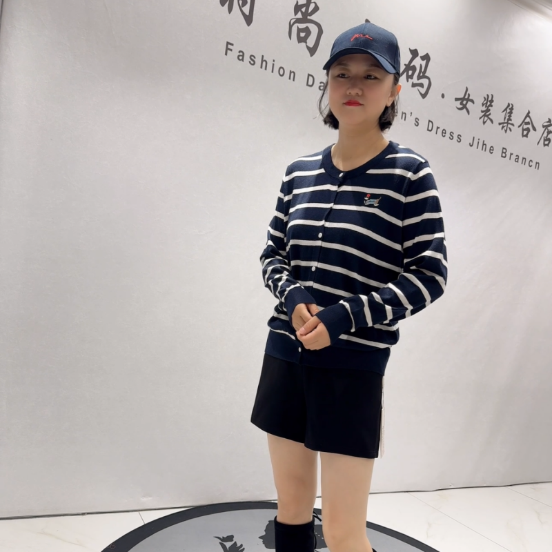 女权贵族冬季新款大码条纺开衫女