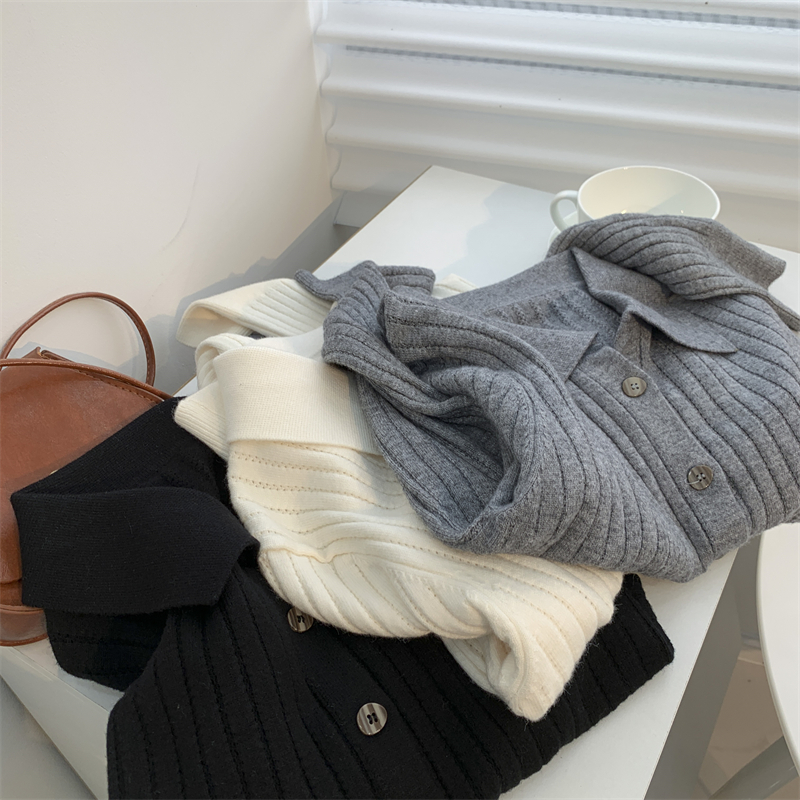 双针编织翻领纽扣针织衫女燕麦杏显瘦百搭针织打底衫软糯气质外穿