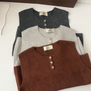 秋冬新款三颗木扣圆领针织马甲女学院风叠穿无袖坎肩毛衣背心外穿
