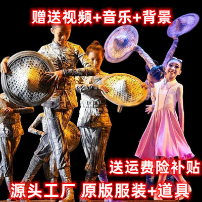 第13届小荷风采穿过红色的光舞蹈