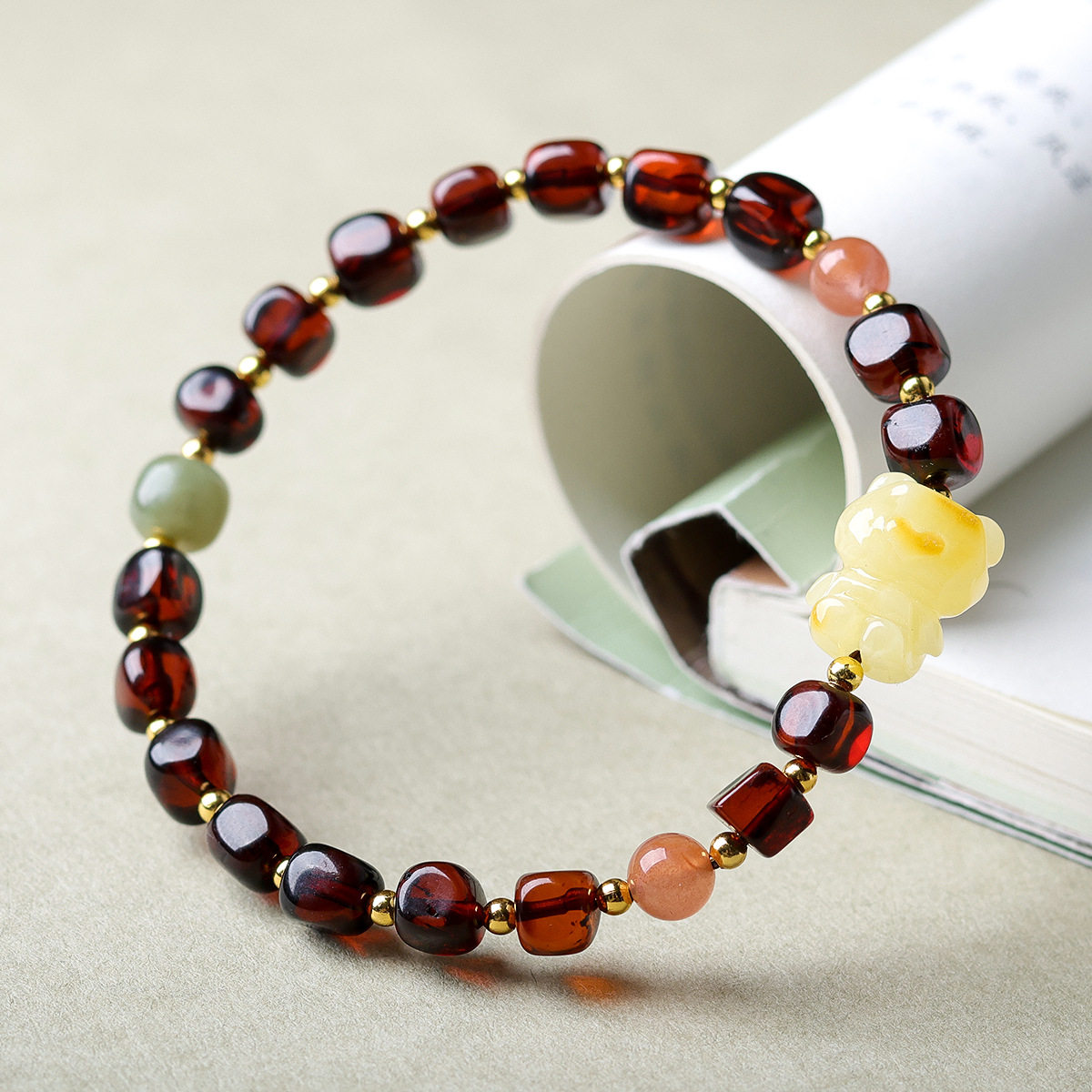 原创血珀方块随型珠手串文玩蜜蜡小熊中式蜜蜡和田玉手链一件代发