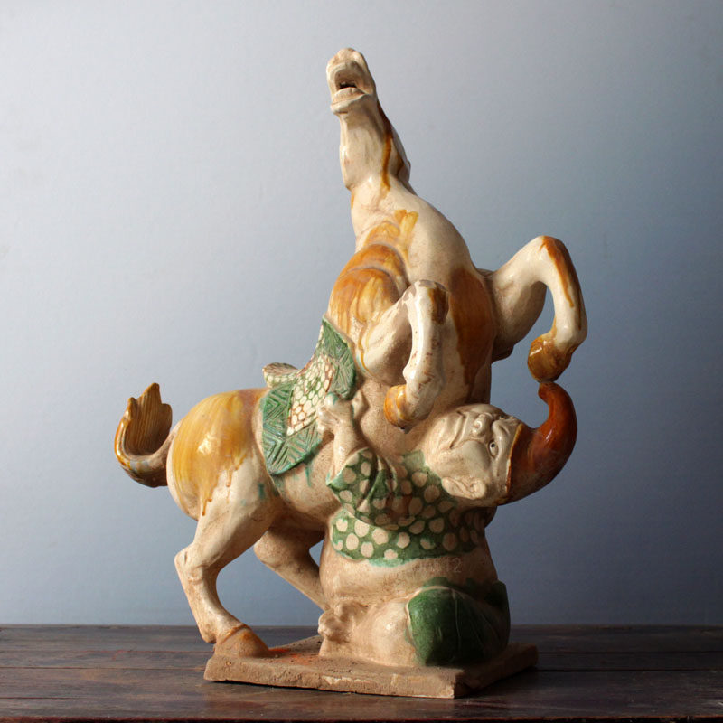唐三彩陶瓷马踏匈奴摆件复古家居客厅装饰品仿古复制古玩收藏艺术
