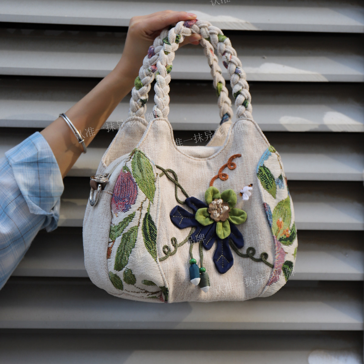 新款小清新原创花卉设计帆布包森系休闲百搭多隔层超轻手提斜挎包