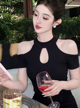 2026新款黑色露肩短袖T恤女修身显瘦通勤风时尚挂脖百搭性感夏季