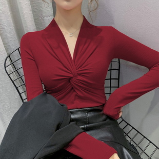复古港风酒红色扭结长袖T恤女2024春秋新款甜辣纯欲V领短款上衣