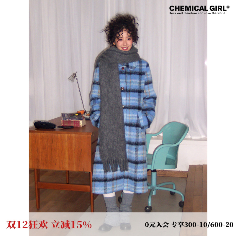 蓝色格圆领毛呢大衣女