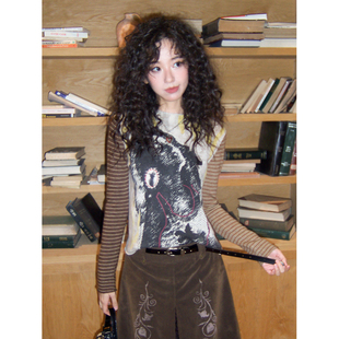 T恤上衣女 内搭印花长袖 化学少女「戴耳环 女人」复古毛织修身