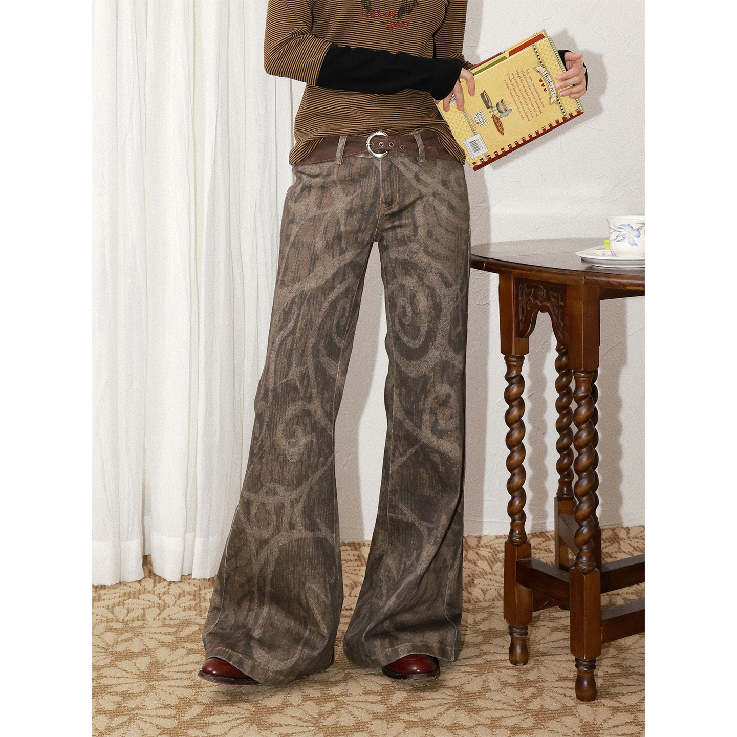 低腰满印喇叭牛仔裤女