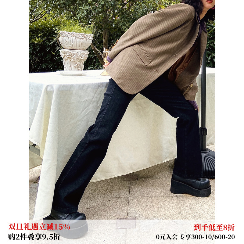 黑色摩登复古微喇加绒牛仔裤