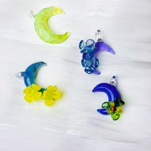 蛇年挂件 月亮吊坠 玻璃饰品 琉璃项链 手工制作  颜色可订制