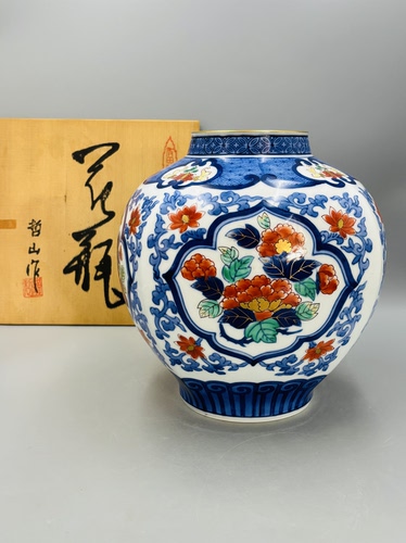 B671，日本回流 哲山作青花五彩开窗花卉大花瓶 金口描金 带原箱