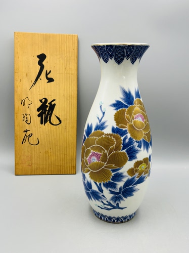 B759，日本回流 明陶窑 青花金彩牡丹花瓶，底部纪念款，带原木盒
