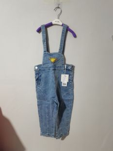 110码彩家品牌童装儿童牛仔裤男童女童背带牛仔裤断码清仓童裤