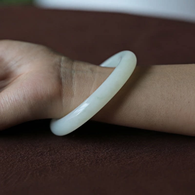 【翠色】天然和田玉白玉俄料带翠素面圆条镯一枚56MM【收藏品】