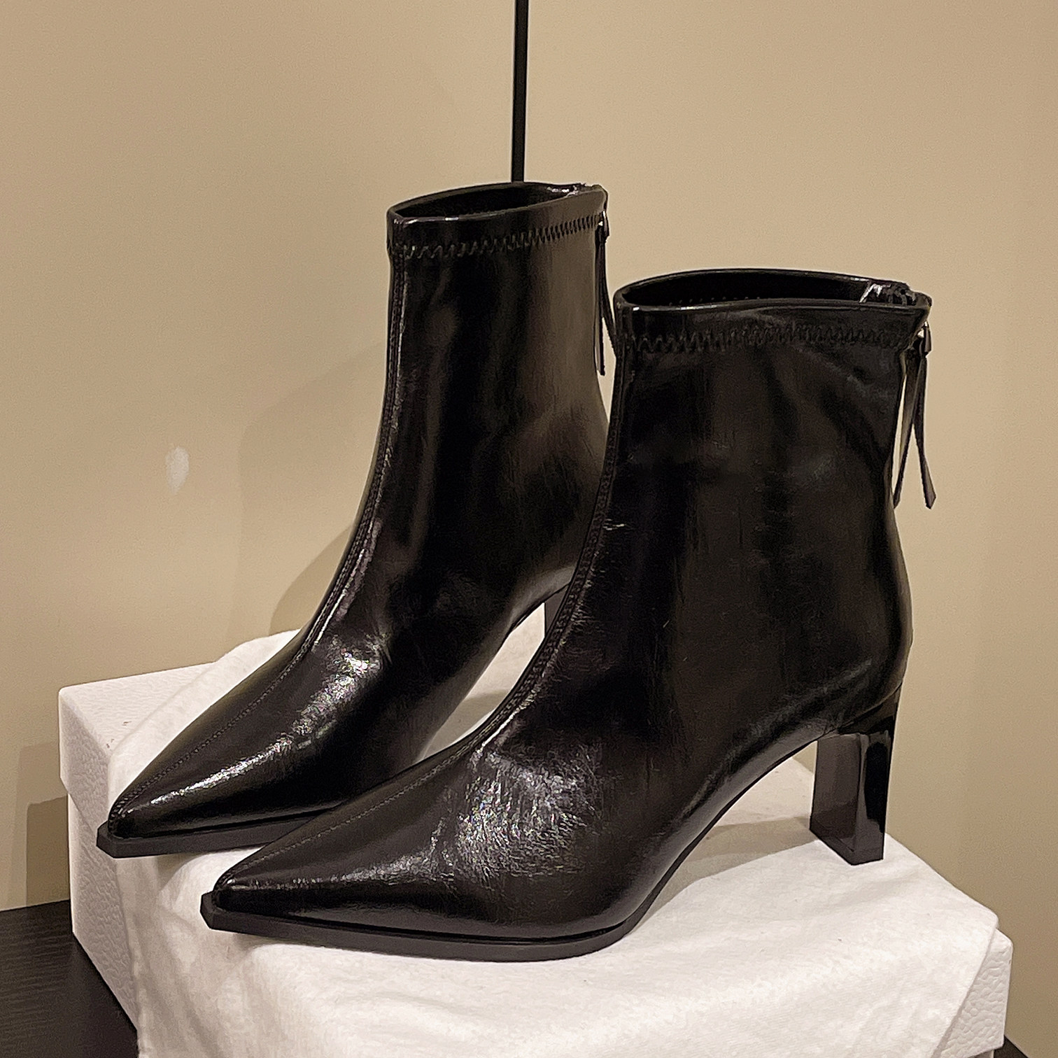 尖头高跟短靴女2025新款配裙子春秋气质切尔西靴子显瘦粗跟瘦瘦靴,女鞋,切尔西靴,淘宝优惠券,粉丝福利购,淘宝优惠卷