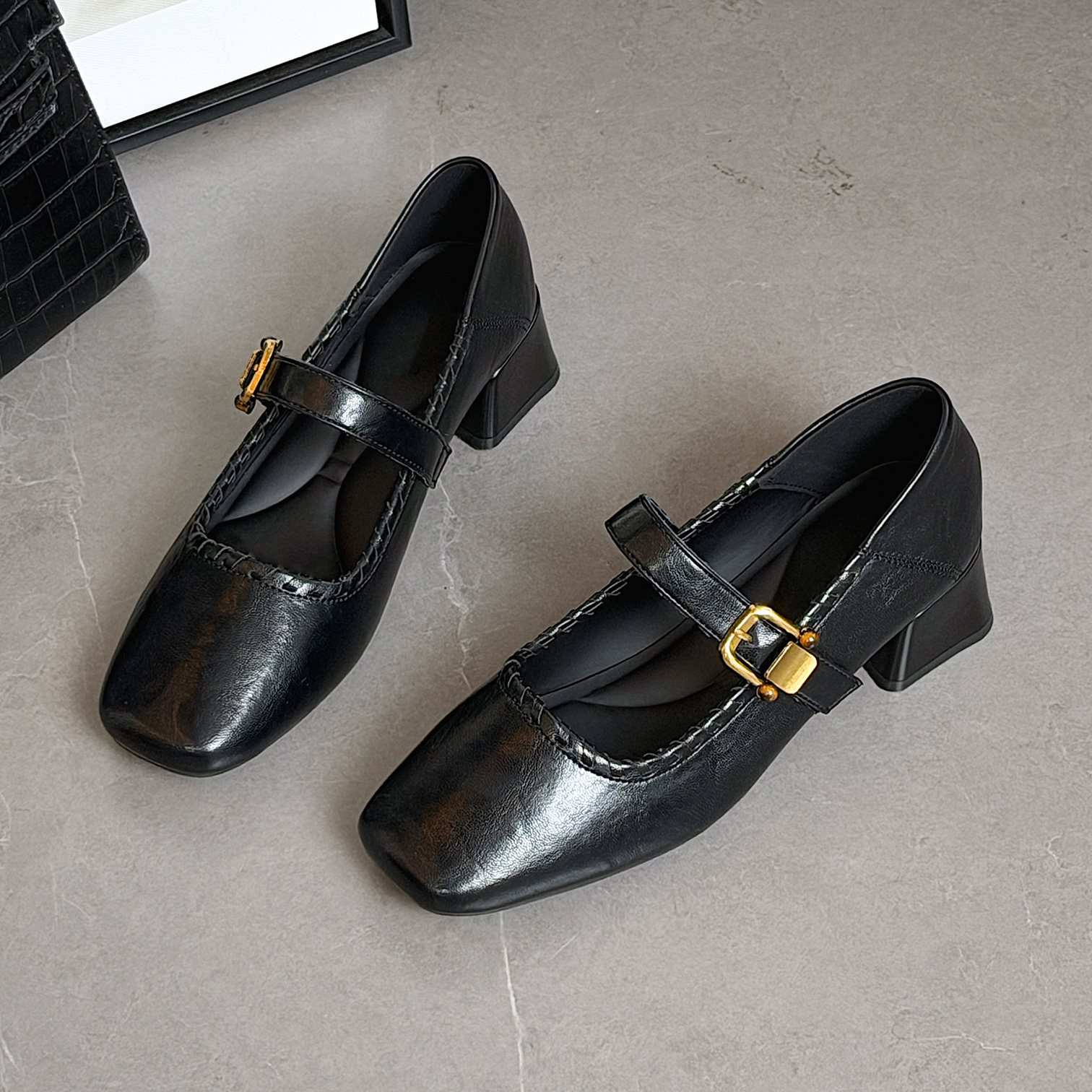 学院风小皮鞋浅口软底粗跟单鞋