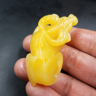 高档精美 天然玉石a货金黄色黄龙玉牛挂件 黄玉生肖牛吊坠玉石牛
