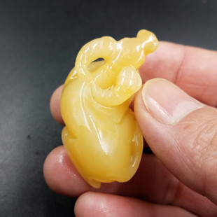 厂家直销 天然玉石a货黄龙玉牛挂件 米黄色生肖牛吊坠玉石牛