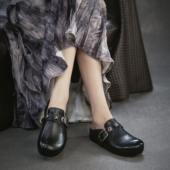 四月倾城复古风真皮包头拖女夏平跟一脚蹬金属扣带装 饰外穿拖鞋